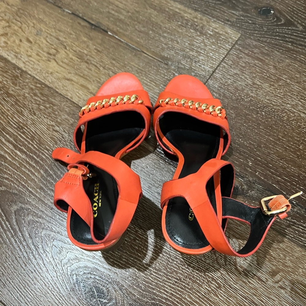 Coach phoebe heel shoes with Gold Chain Details size 7.5 orange - Picture 3 of 12